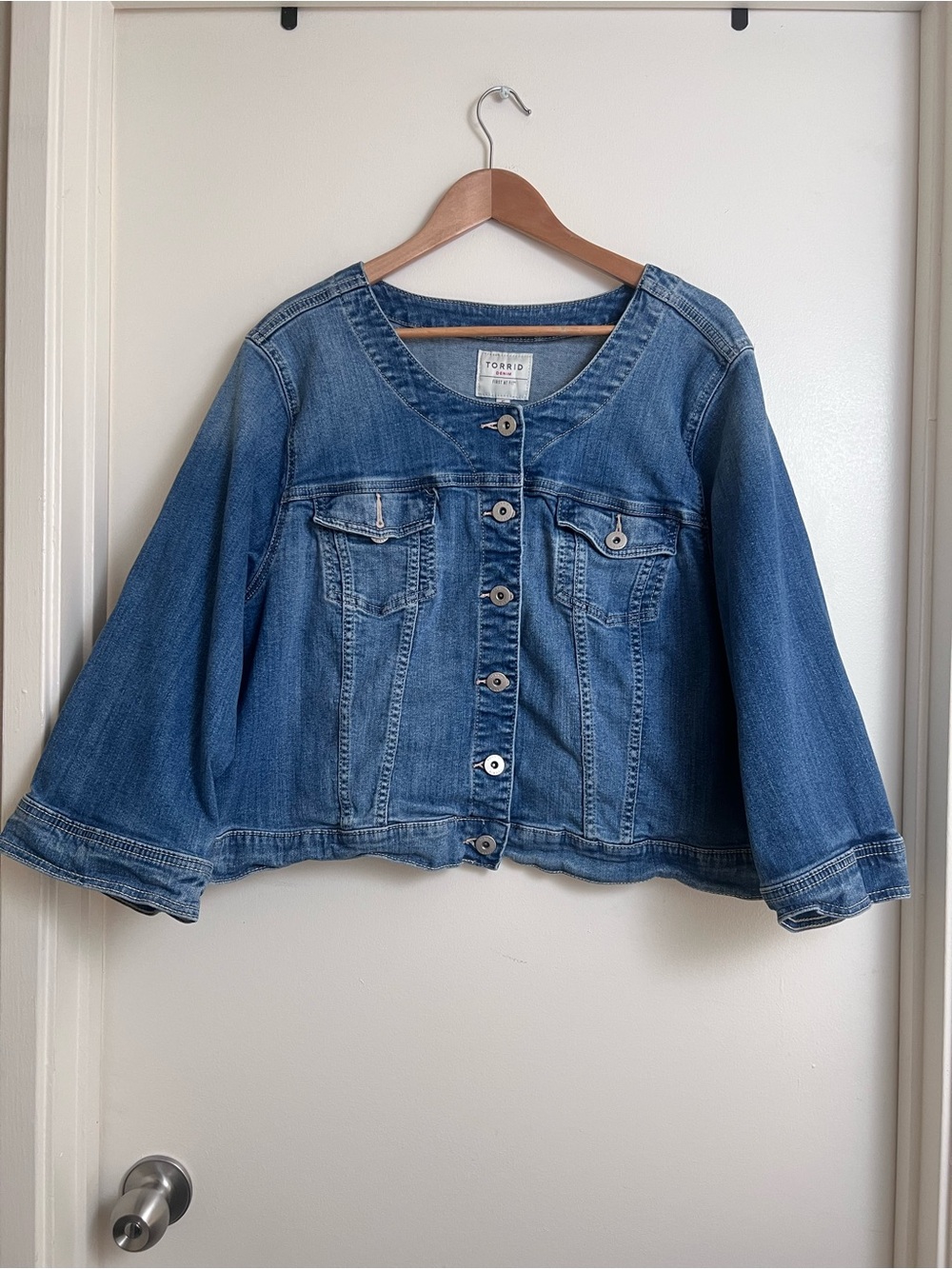 Torrid Size 5 Collarless Cropped Denim Jean Jacket Stretch Medium Wash Plus Size